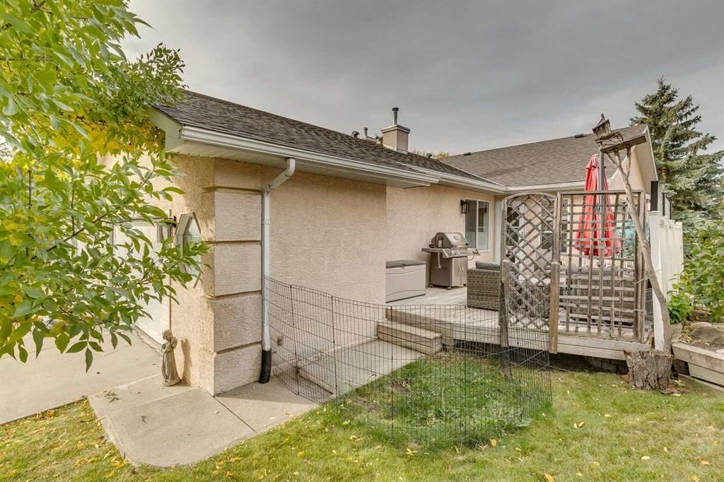 42 Sierra Morena Green SW, Calgary — photo 2 of 37