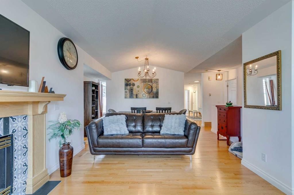 42 Sierra Morena Green SW, Calgary — photo 5 of 37