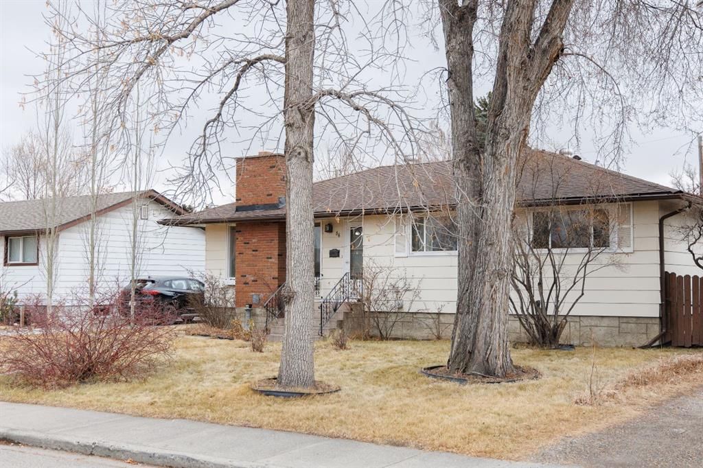 56 Lynndale Crescent SE, Calgary — photo 2 of 48