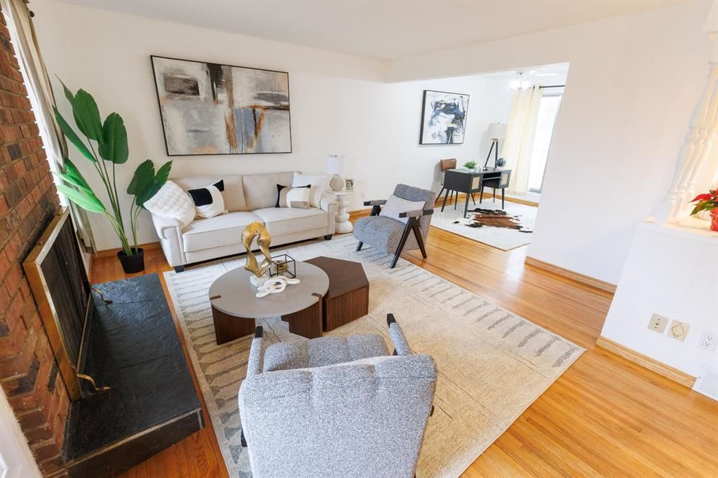 56 Lynndale Crescent SE, Calgary — photo 4 of 48