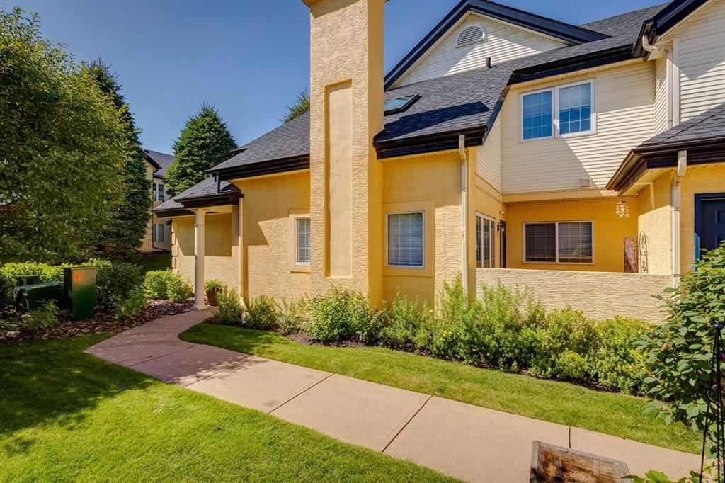 404, 405 32 Avenue NW, Calgary — main listing photo