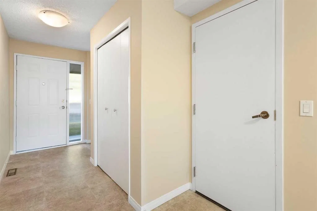 88 Glamis Gardens SW, Calgary — photo 2 of 50