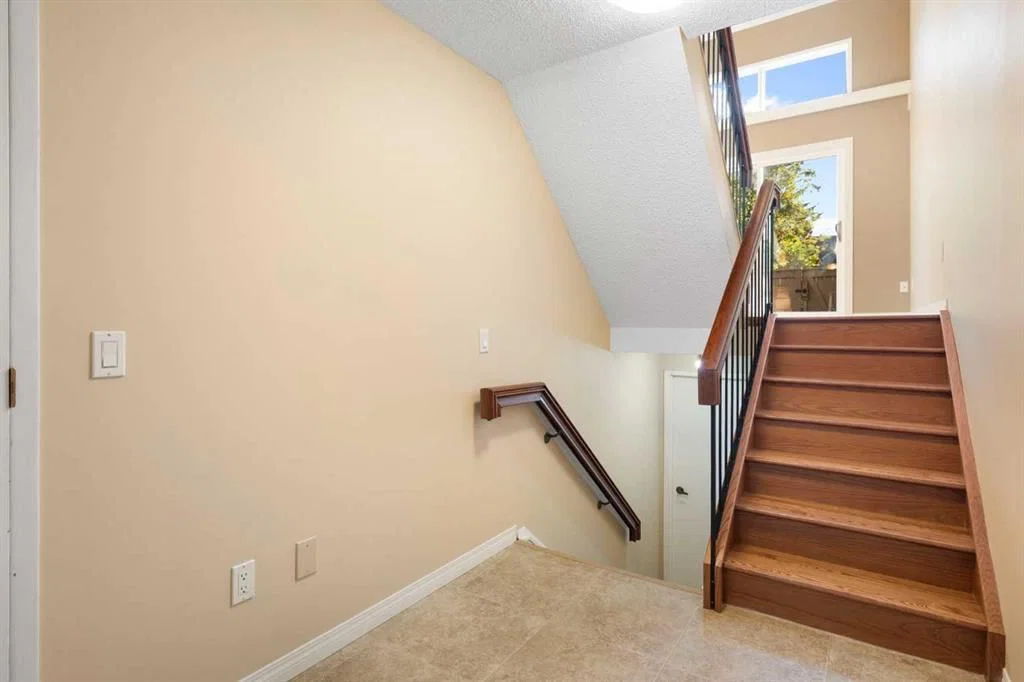 88 Glamis Gardens SW, Calgary — photo 3 of 50