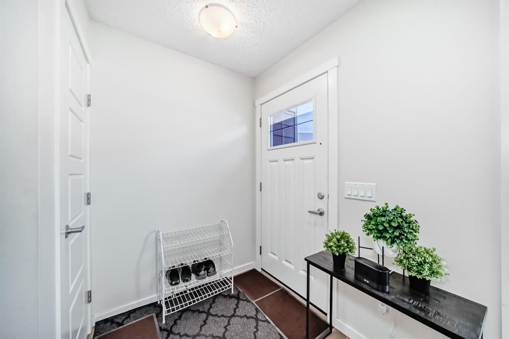 259 cranbrook Square SE, Calgary — photo 5 of 38