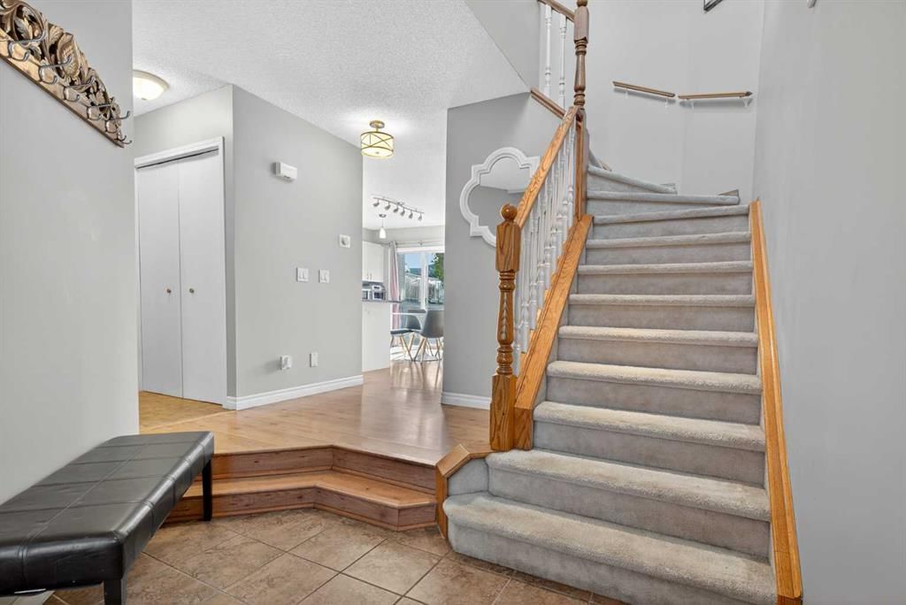 162 Mt Apex Crescent SE, Calgary — photo 4 of 50