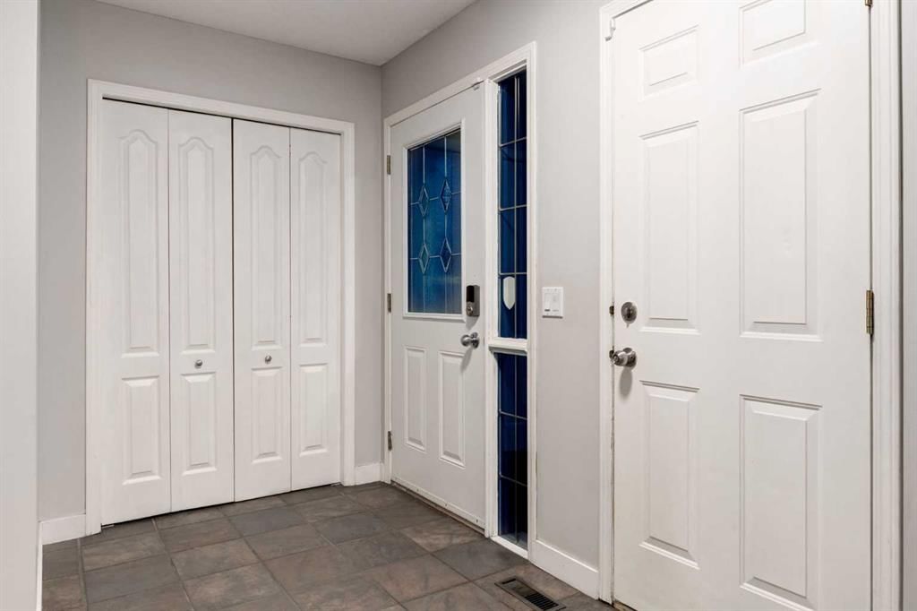 266 BRIDLEWOOD Circle SW, Calgary — photo 4 of 45