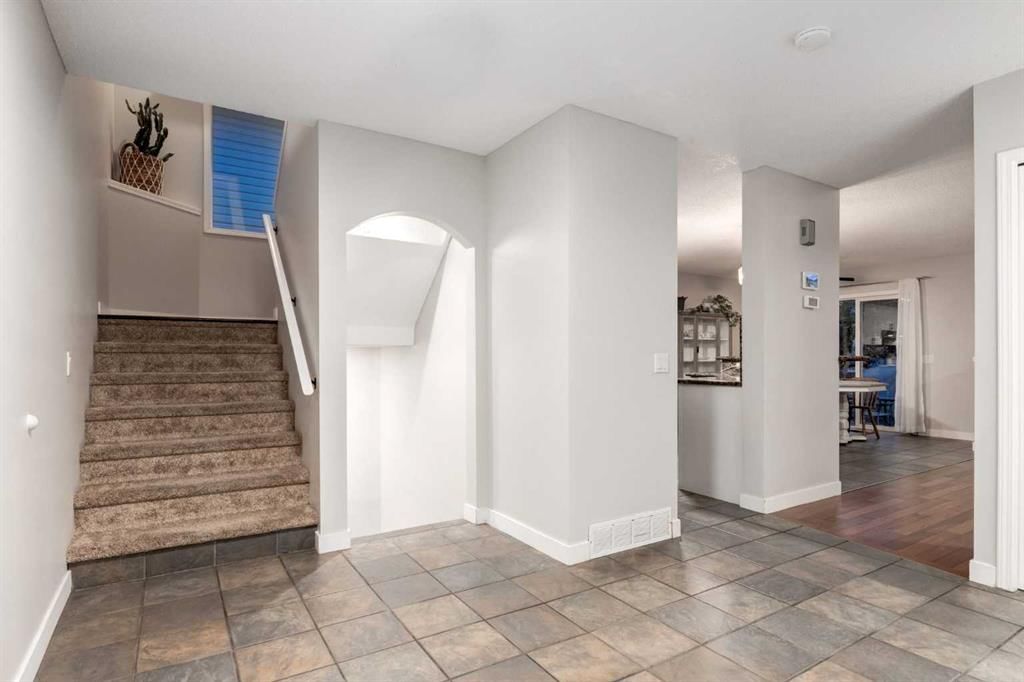 266 BRIDLEWOOD Circle SW, Calgary — photo 5 of 45