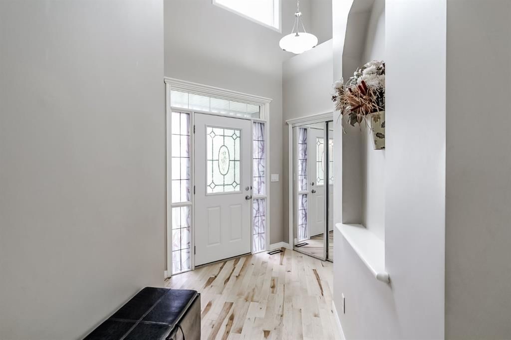 598 Chaparral Drive SE, Calgary — photo 5 of 49