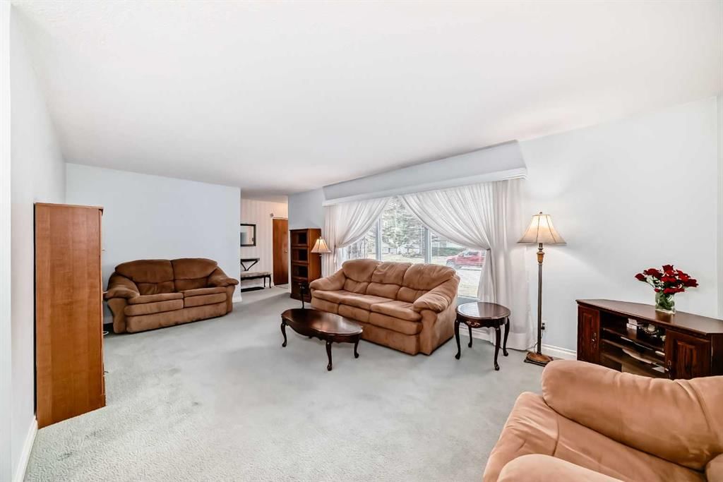 44 Gordon Drive SW, Calgary — photo 5 of 49
