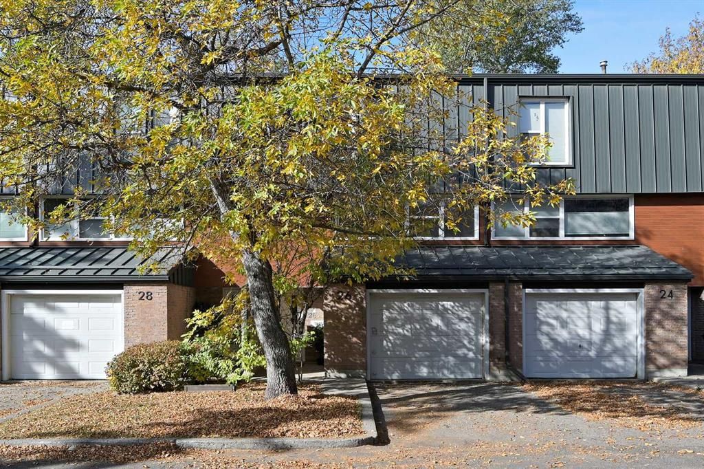 26 Brae Glen Court SW, Calgary — main listing photo