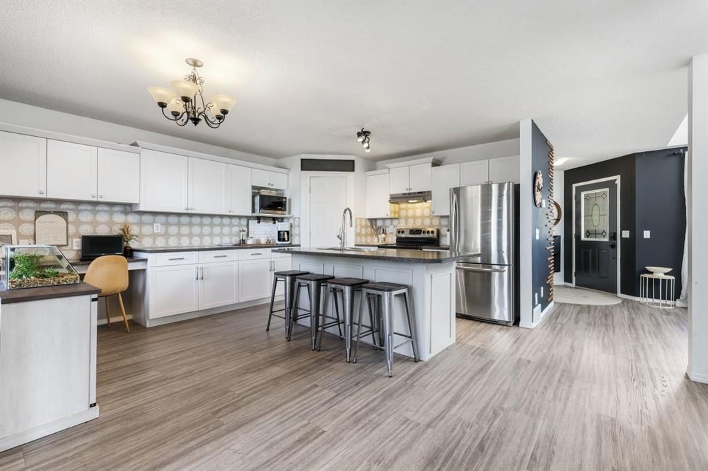 3720 Douglas Ridge Way SE, Calgary — photo 2 of 47