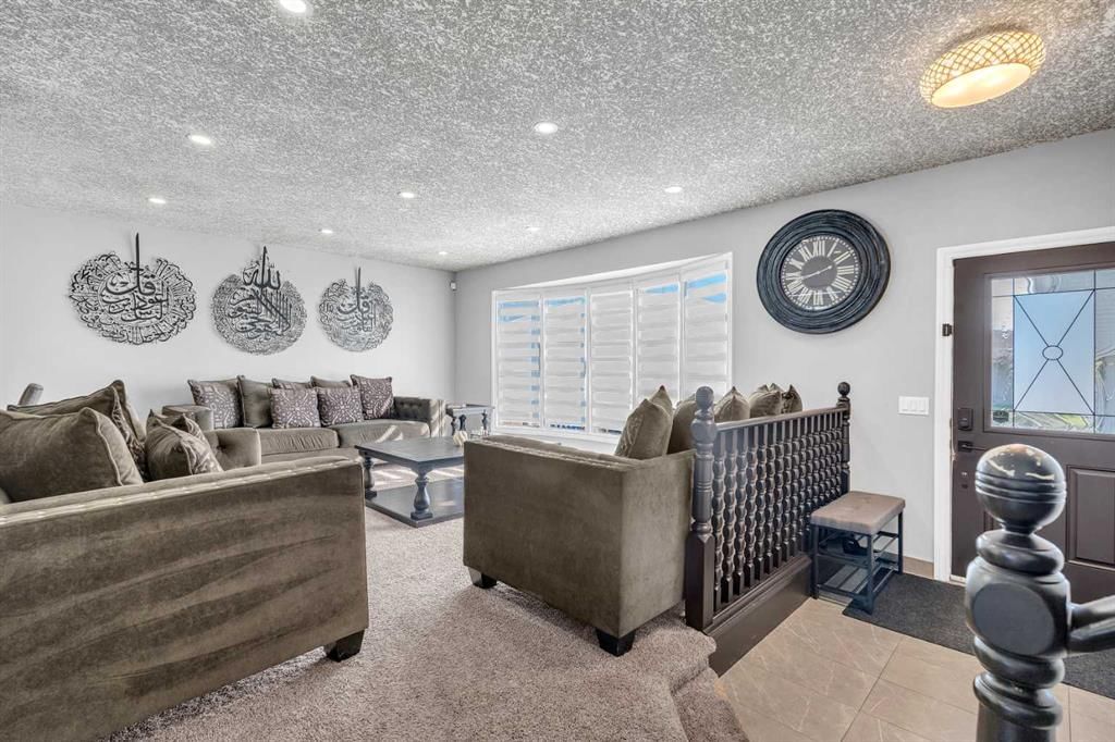 351 Templevale Place NE, Calgary — photo 2 of 46