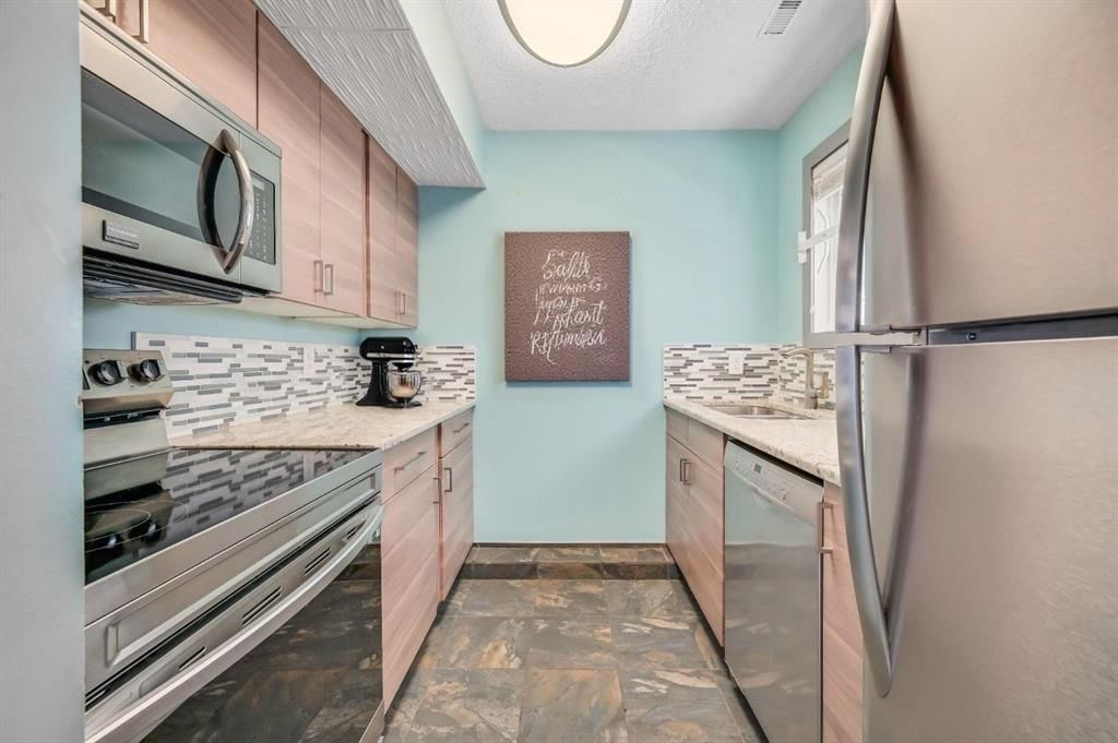 1612, 2520 Palliser Drive SW, Calgary — main listing photo