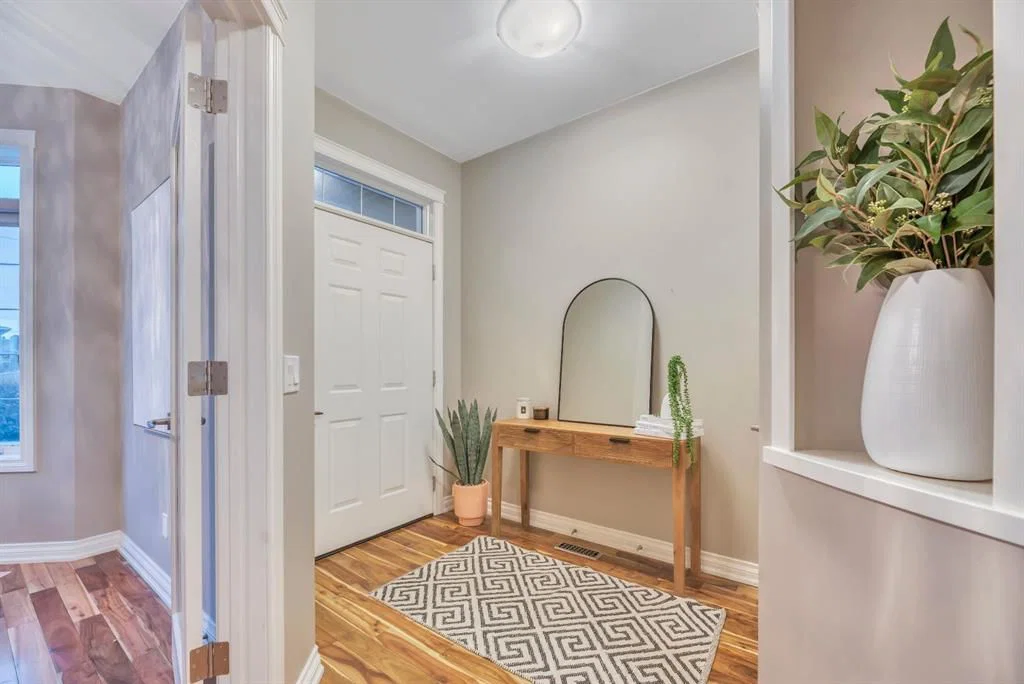 1813 20 Avenue NW, Calgary — photo 3 of 45