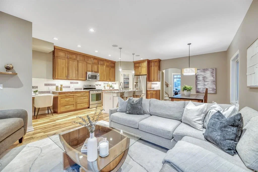 1813 20 Avenue NW, Calgary — photo 5 of 45