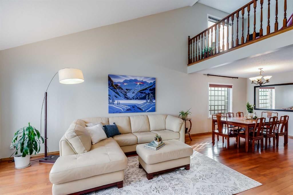 347 Hawkcliff Way NW, Calgary — photo 4 of 50