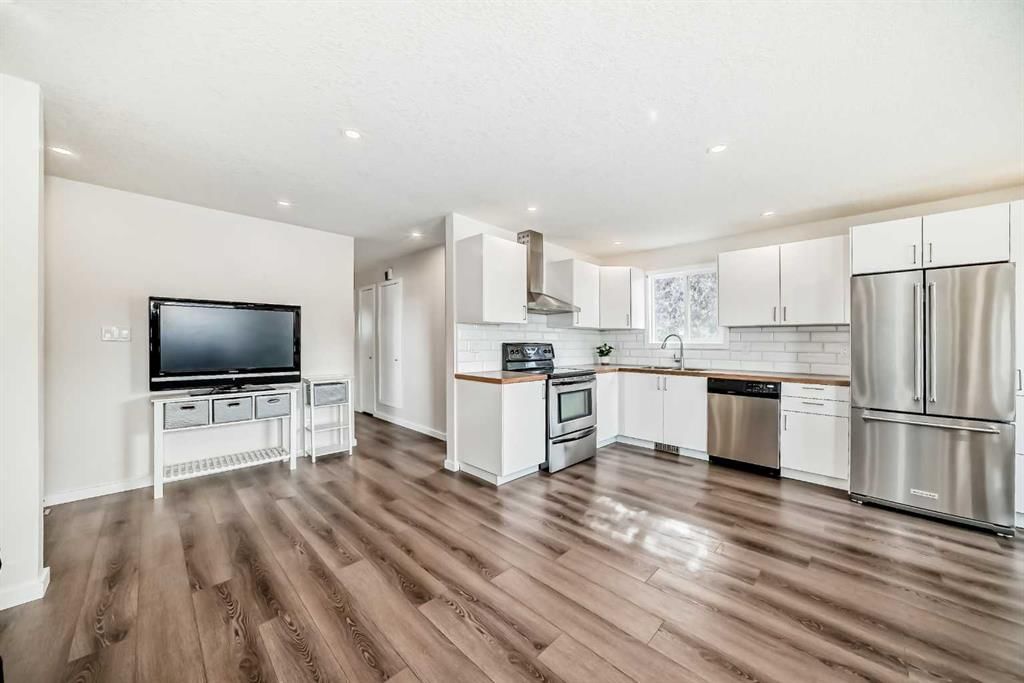 48 Mardale Crescent NE, Calgary — photo 4 of 46