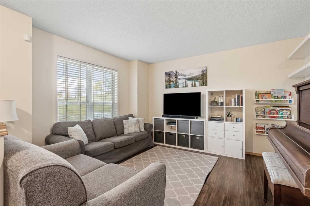 229 Hidden Hills Place NW, Calgary — photo 5 of 45
