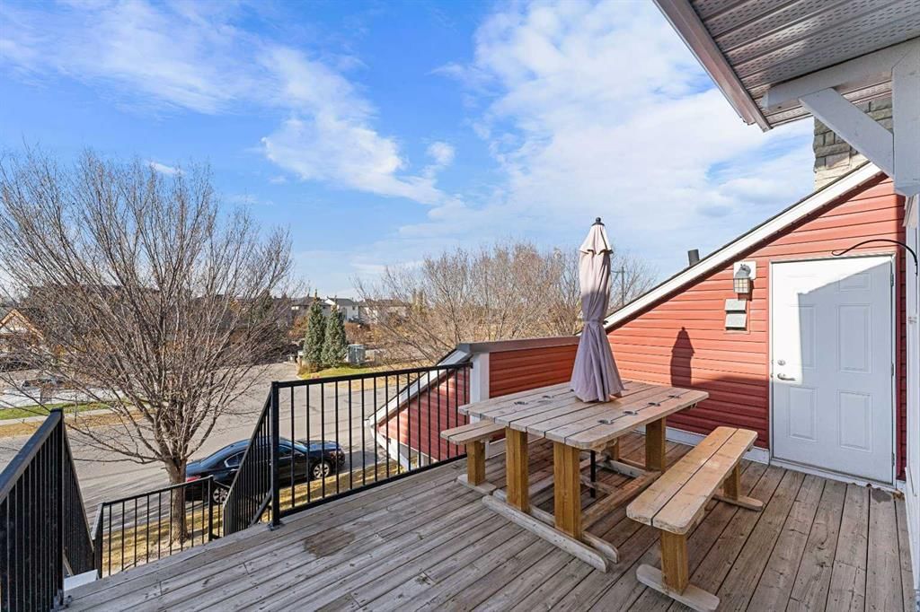 772 73 Street SW, Calgary — photo 3 of 31