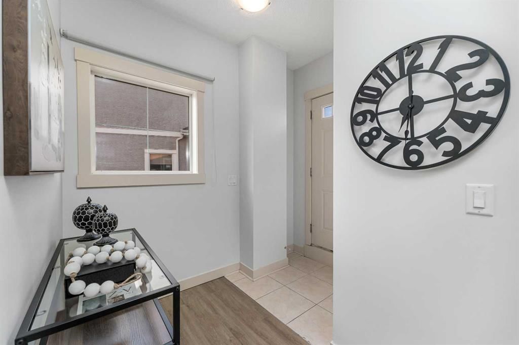 772 73 Street SW, Calgary — photo 5 of 31