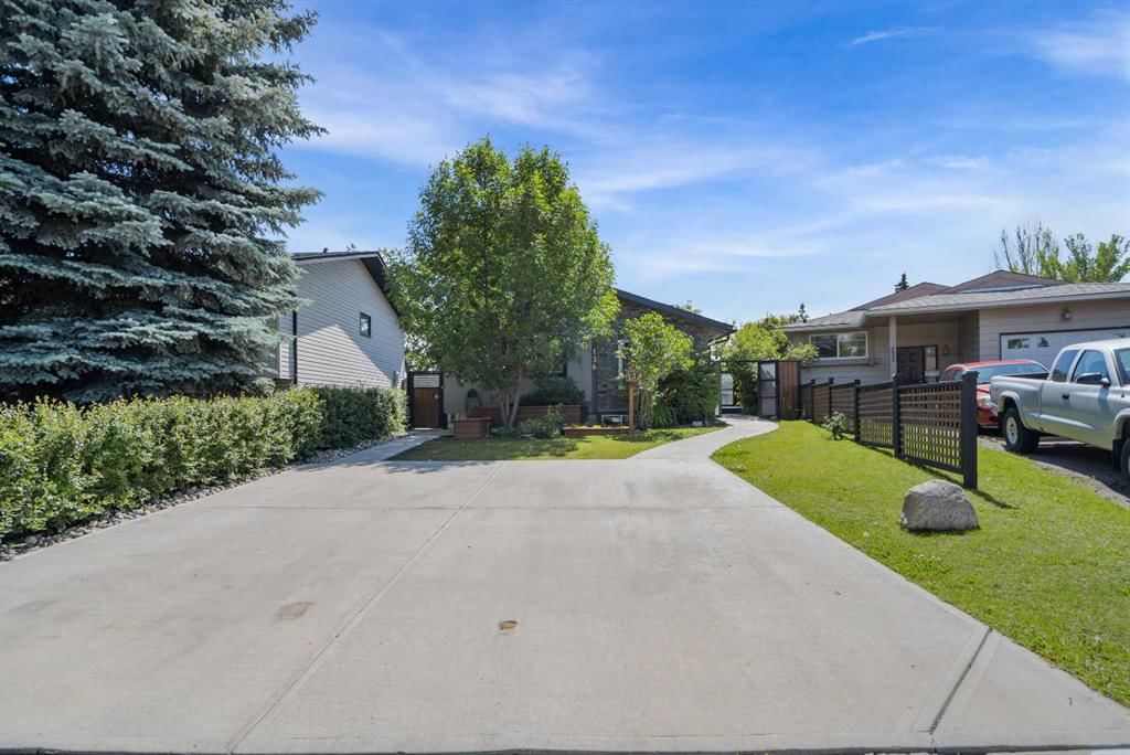 136 Ranchview Court NW, Calgary — photo 2 of 37