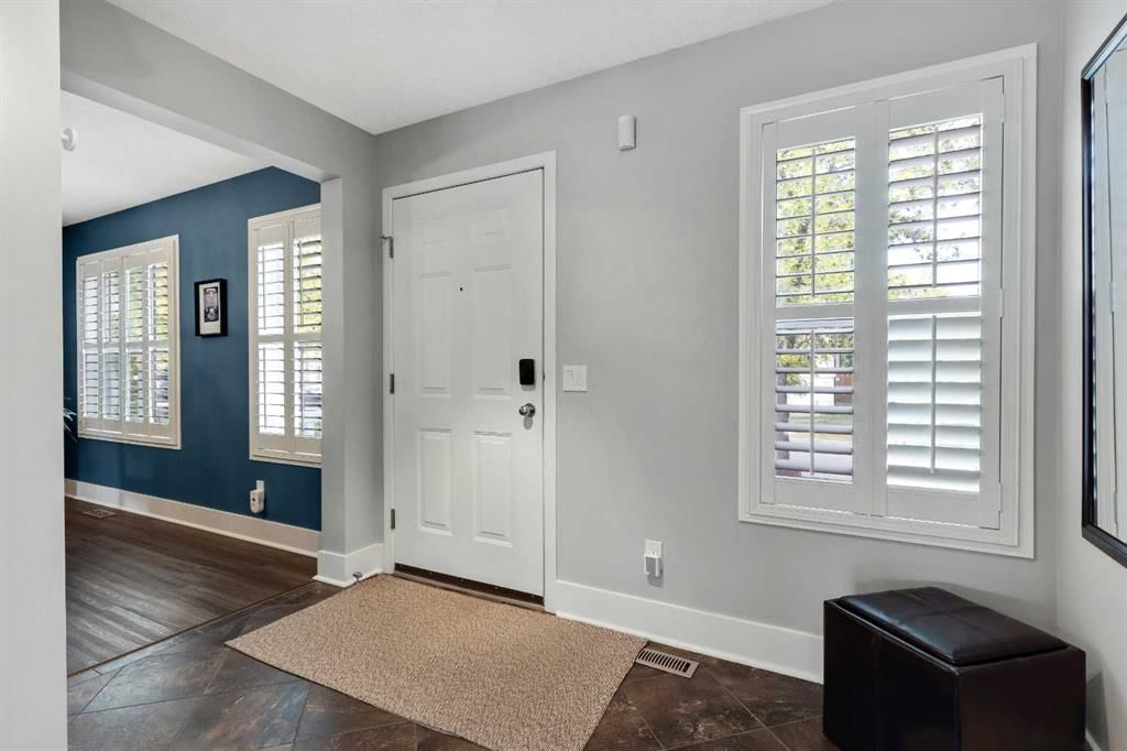 466 Elgin Way SE, Calgary — photo 3 of 49