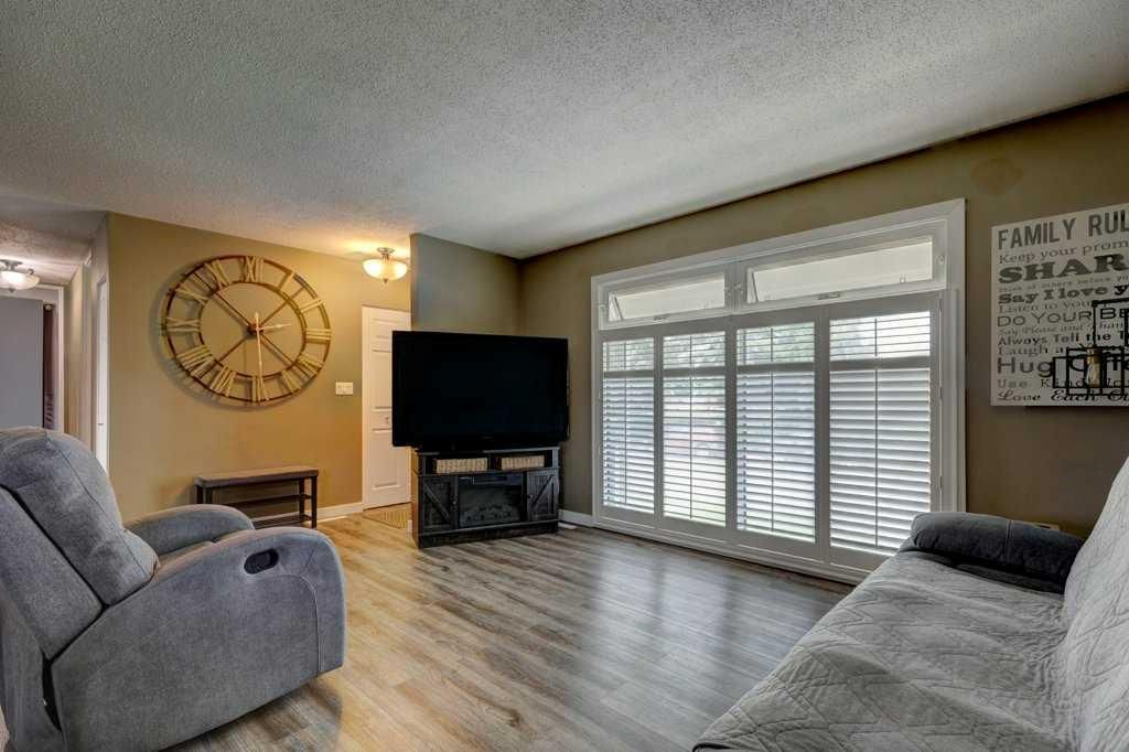 5127 Marian Road NE, Calgary — photo 4 of 46