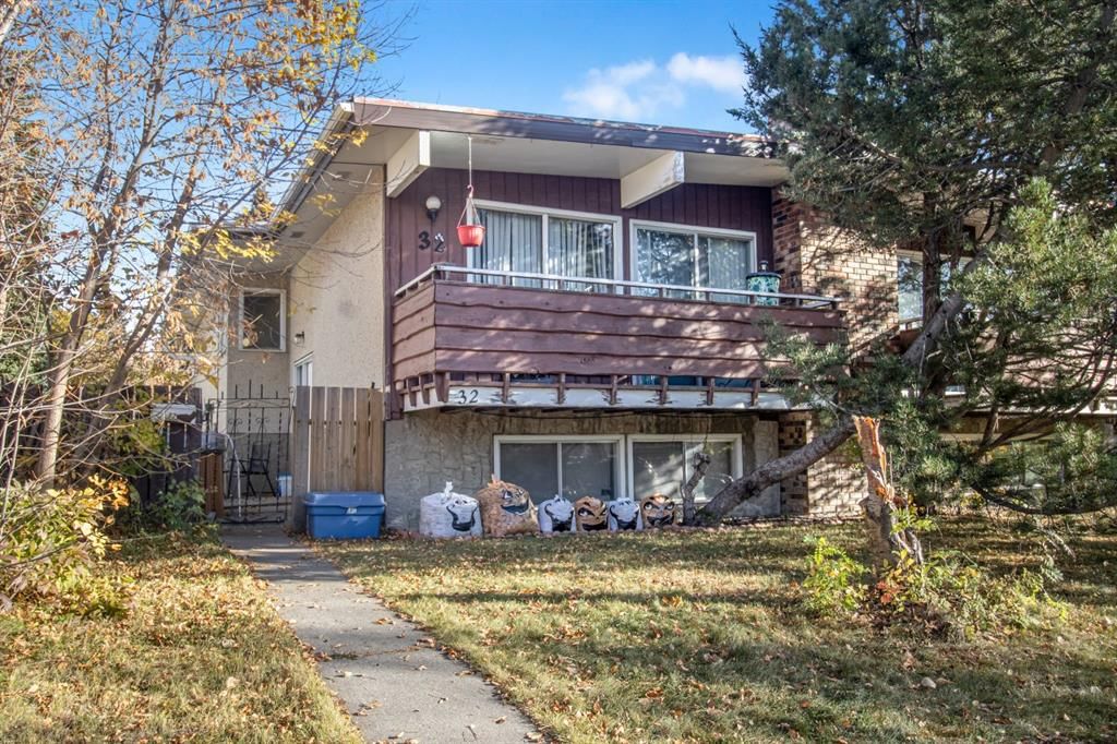 30 & 32 Dalton Bay NW, Calgary — photo 3 of 27
