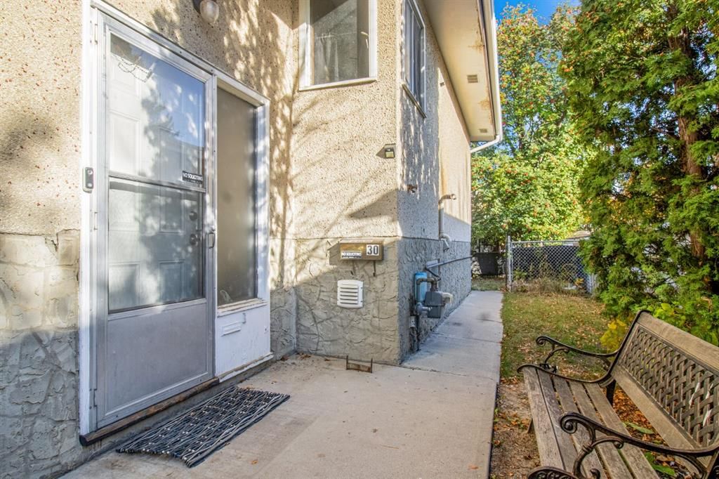 30 & 32 Dalton Bay NW, Calgary — photo 4 of 27