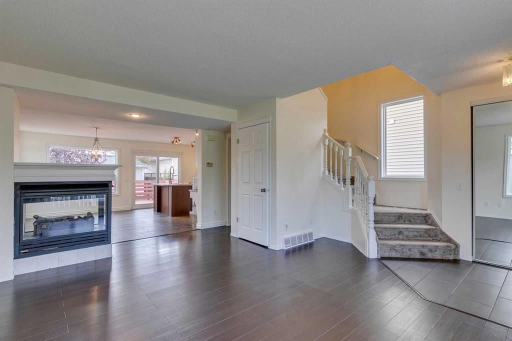 51 Inverness Grove SE, Calgary — photo 4 of 33