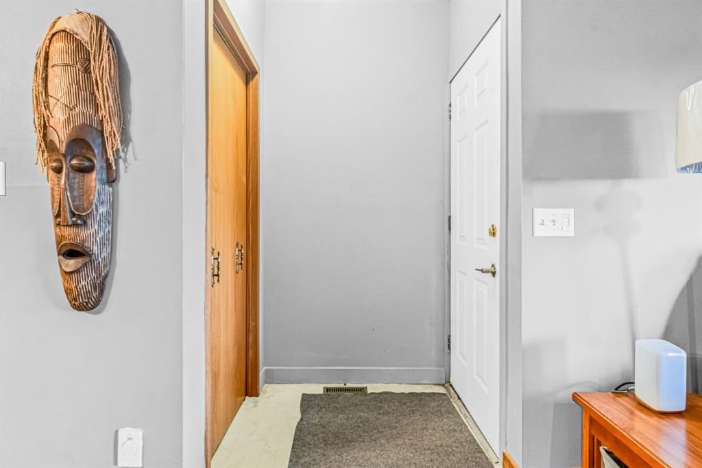 8430 Silver Springs Road NW, Calgary — photo 3 of 40