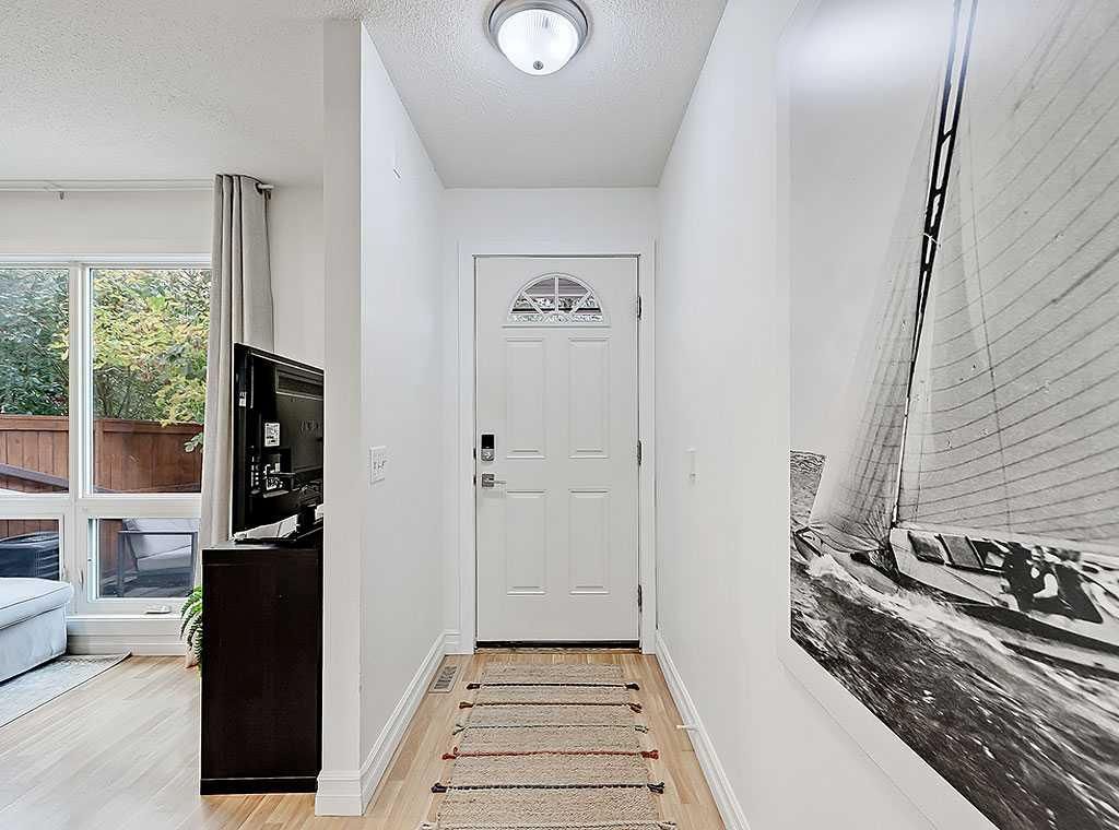 155, 330 Canterbury Drive SW, Calgary — photo 3 of 32
