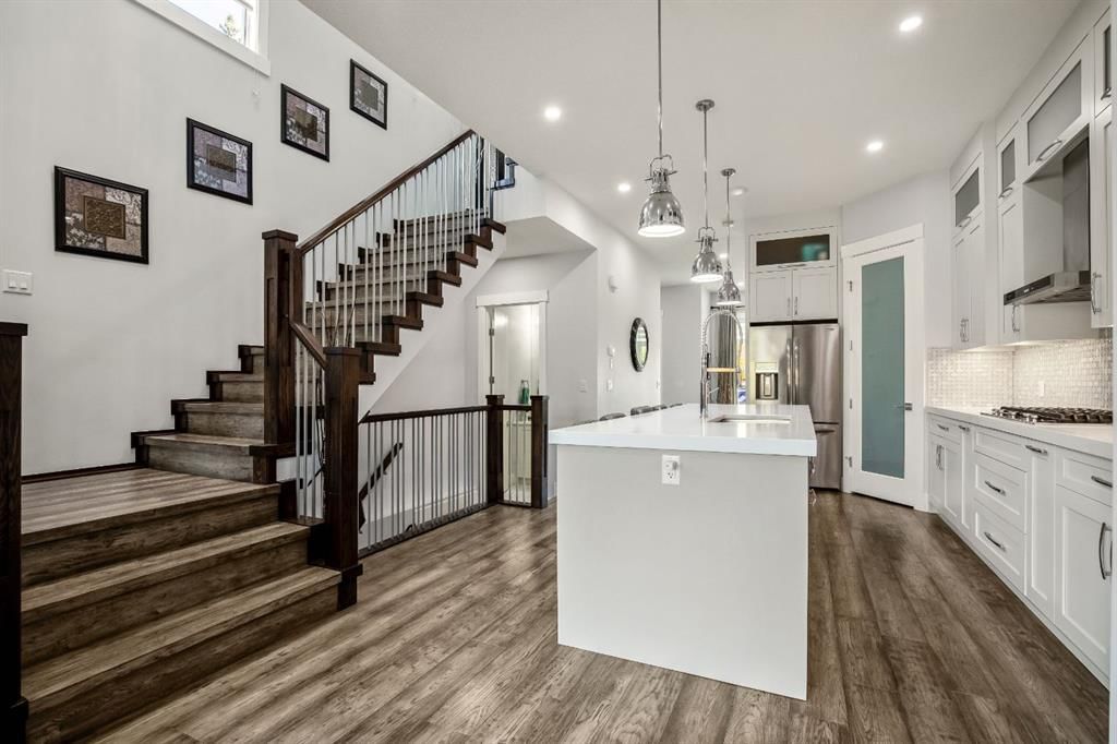 3717 41 Street SW, Calgary — photo 4 of 43