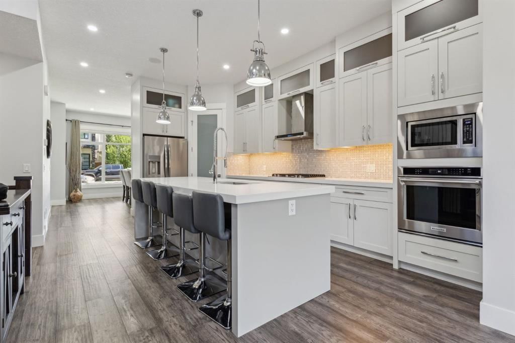 3717 41 Street SW, Calgary — photo 5 of 43
