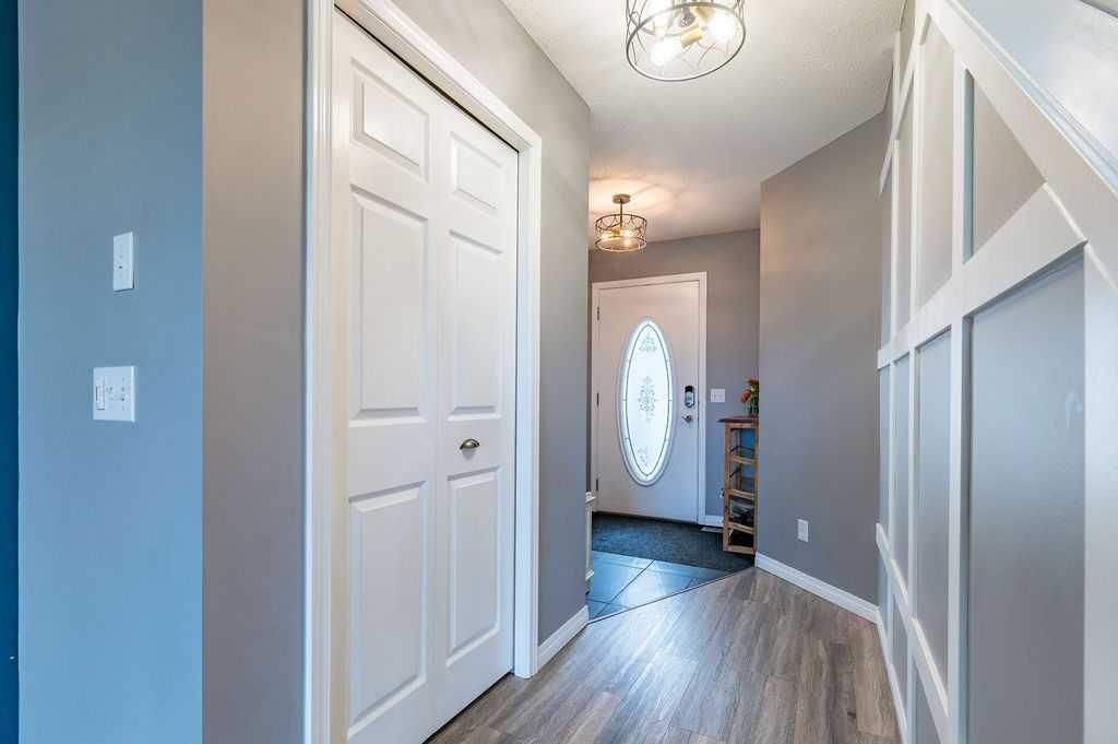 64 Everglen Rise SW, Calgary — photo 3 of 45