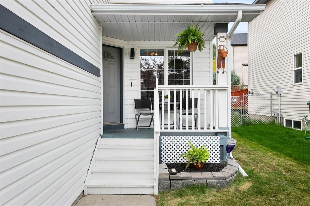 20 Tuscarora Place NW, Calgary — photo 2 of 35