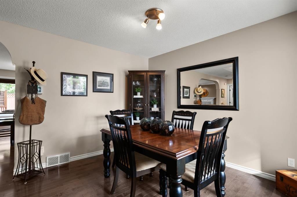 20 Tuscarora Place NW, Calgary — photo 3 of 35