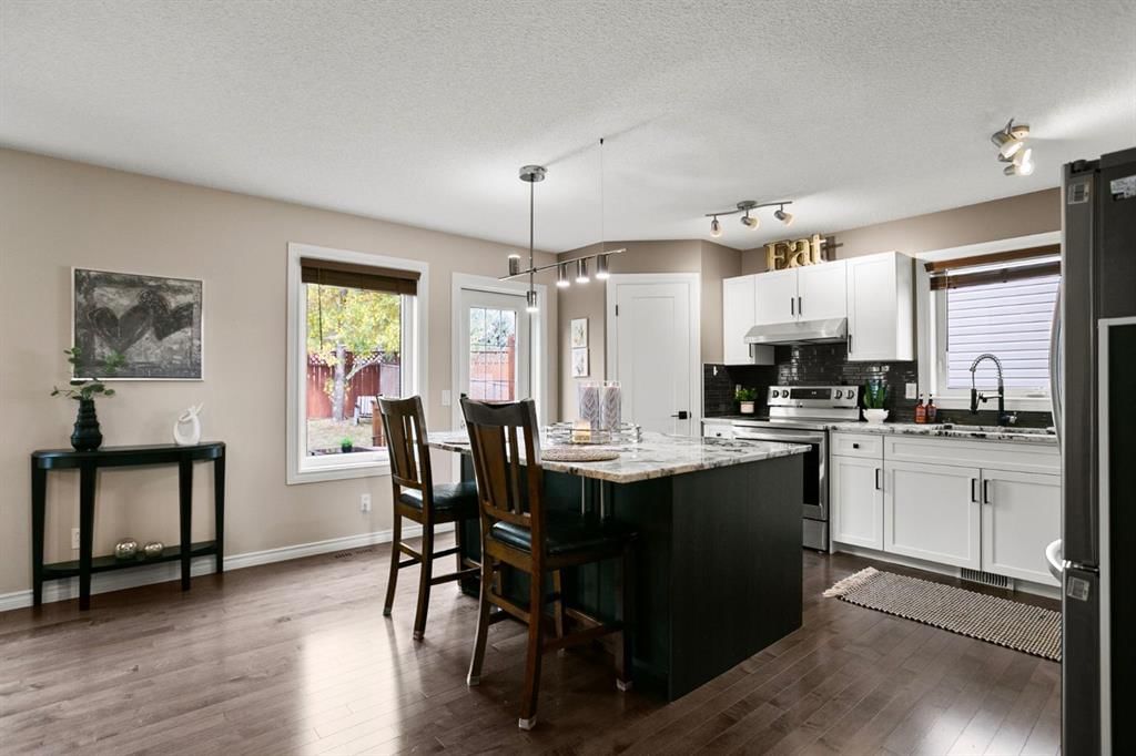 20 Tuscarora Place NW, Calgary — photo 5 of 35