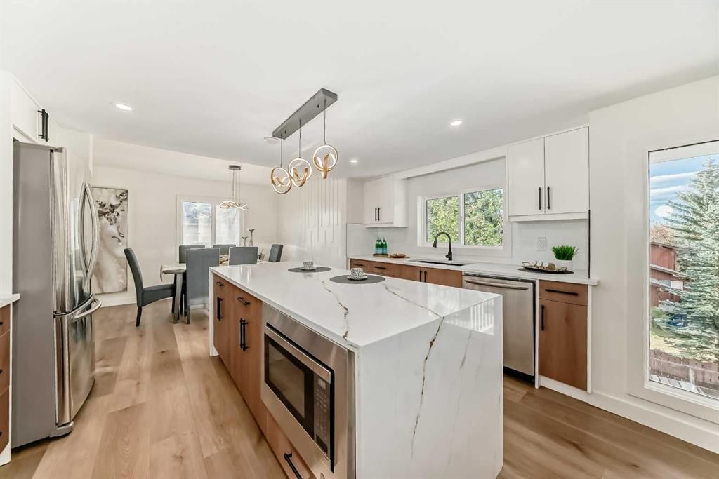 19 Ranch Estates Road NW, Calgary — photo 4 of 44