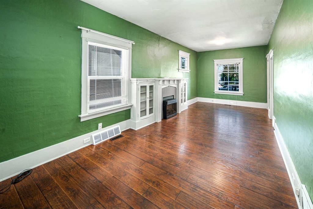 905 19 Avenue NW, Calgary — photo 4 of 18