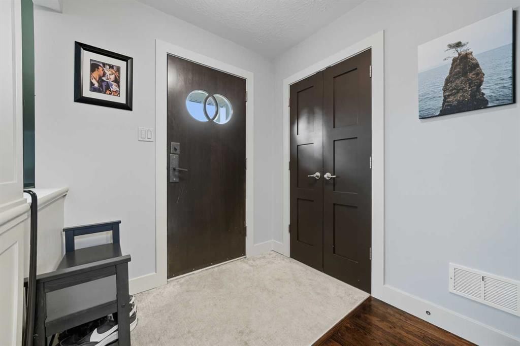 3212 26A Street SW, Calgary — photo 5 of 50