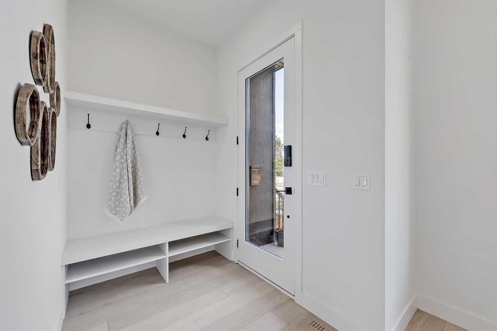 1109 41 Street SW, Calgary — photo 3 of 48