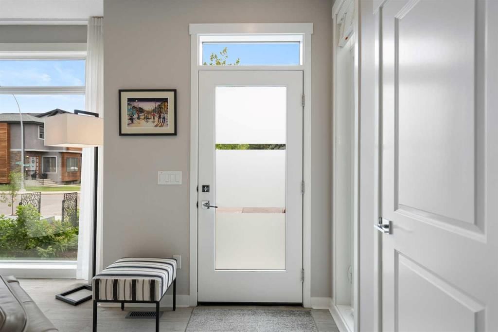 2739 Cochrane Road NW, Calgary — photo 3 of 39