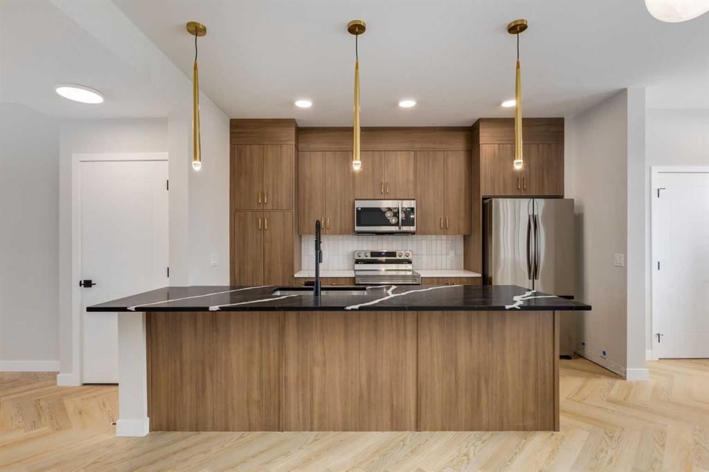 7173 Rangeview Avenue SE, Calgary — main listing photo