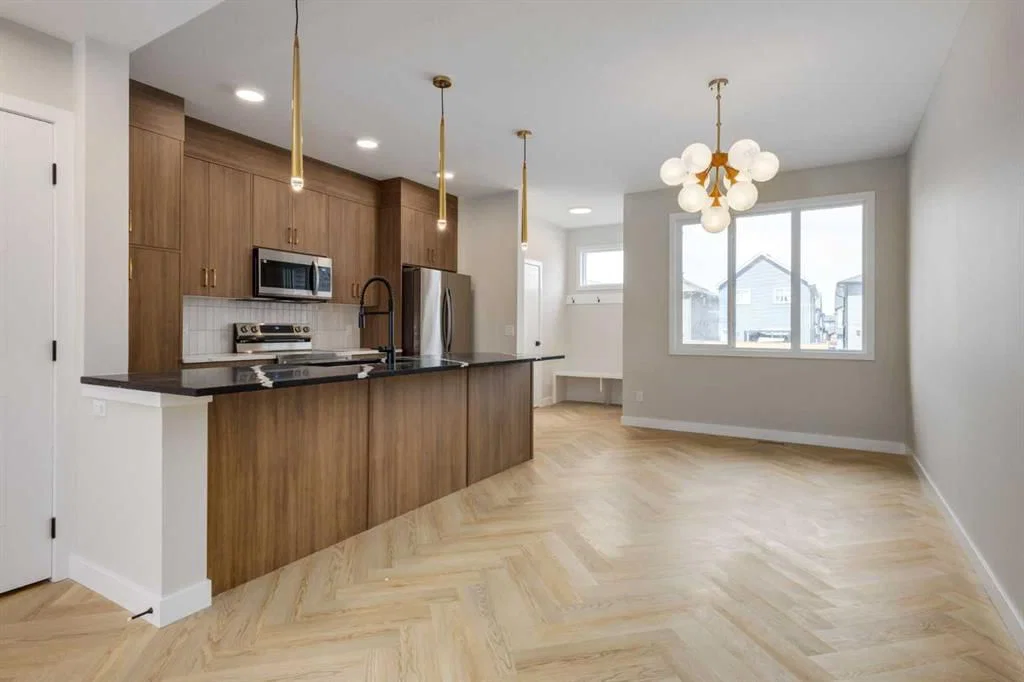 7173 Rangeview Avenue SE, Calgary — photo 2 of 44