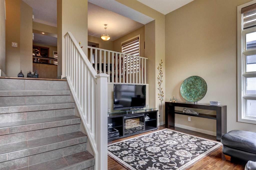 315 Aspen Hills Villas SW, Calgary — photo 4 of 36