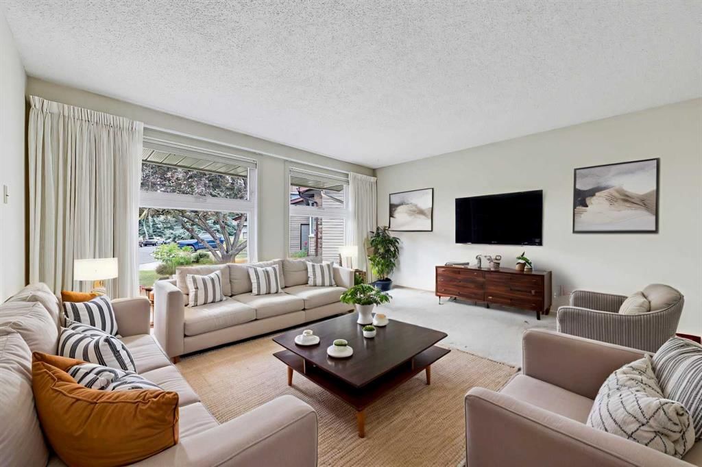 40 Woodview Court SW, Calgary — photo 3 of 50