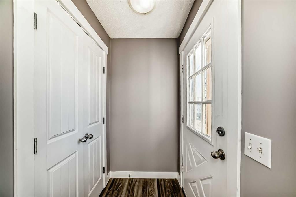 327 Falshire Way NE, Calgary — photo 4 of 50