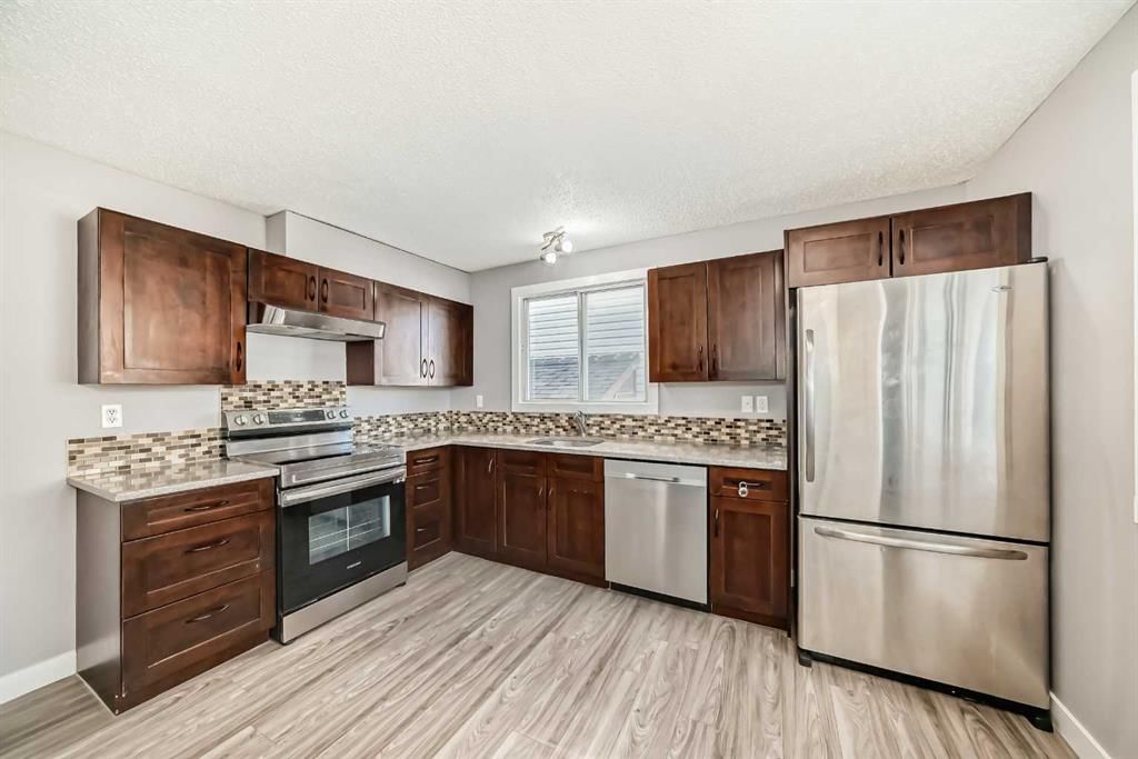 327 Falshire Way NE, Calgary — photo 5 of 50