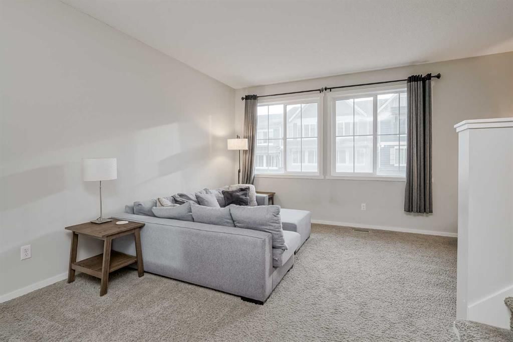43 Kinlea Common NW, Calgary — photo 3 of 24